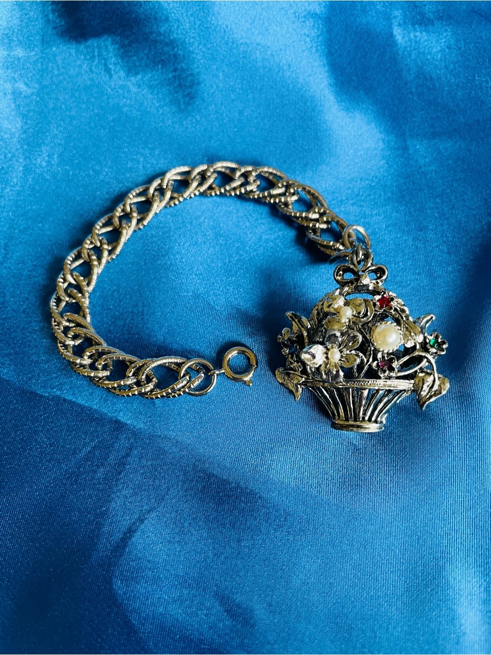 Silver Tone Faux Pearl Rhinestone Flower Basket Charm Bracelet 6.5โ